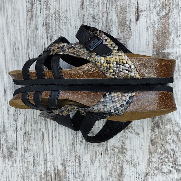 🟨Like New EuroWellness Leather & Metallic Slide Sandal - Picture 12 of 16